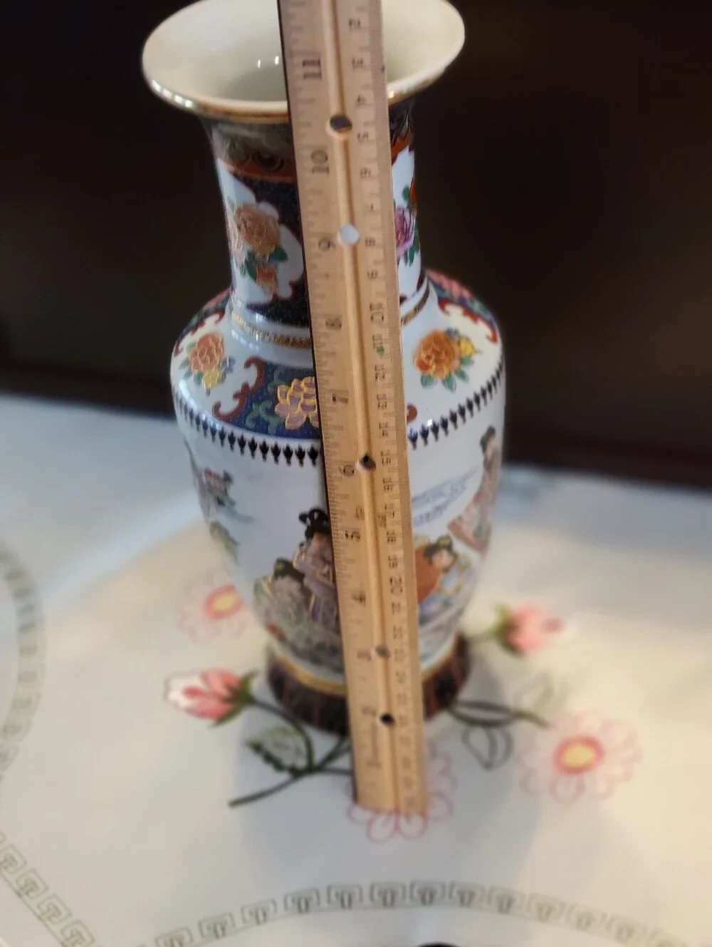 Vintage Chinese Satsuma Gilded Moriage Geisha Mantel Vase 10.1/2